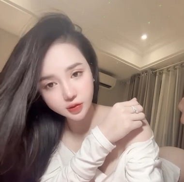 Chu Thúy Quỳnh cởi đồ và làm tình với người yêu mới quen