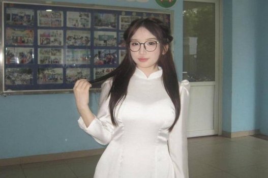 Em học sinh nứng lồn muốn liên hệ nhiều anh