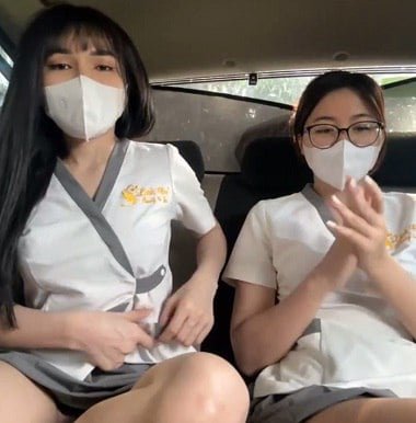 Hai em tự sướng khiến tài xế không thể không nhìn